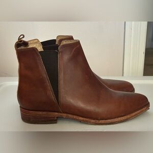 Nisolo Chestnut Leather Ankle Boots